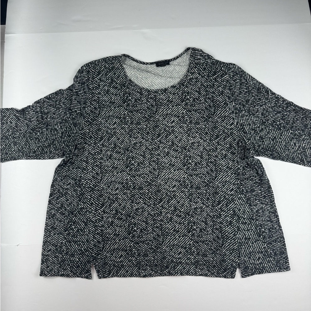 Black and White Patterned 1/3 sleeve stretch t-shirt size XL
